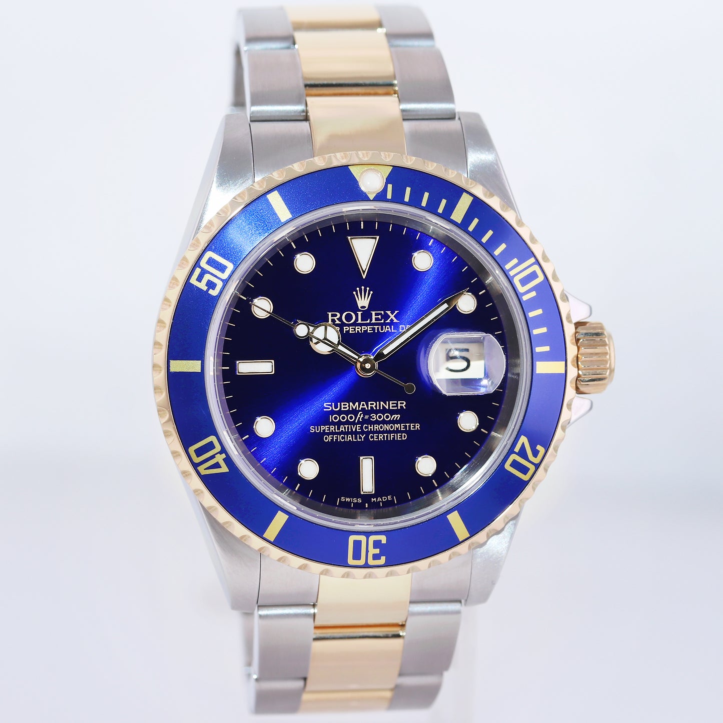 MINT 2004 Rolex Submariner 16613 Steel Two Tone Gold Buckle Sunburst Blue Watch