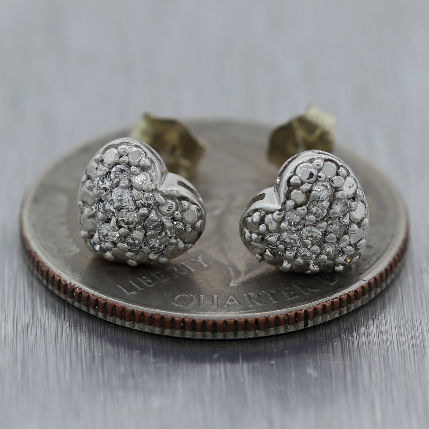 Modern 14k White Gold 0.25ctw Diamond Heart Stud Earrings